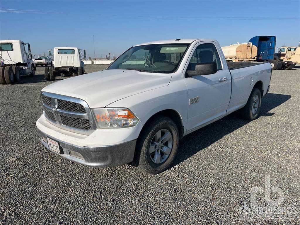 RAM 1500 Caja abierta/laterales abatibles