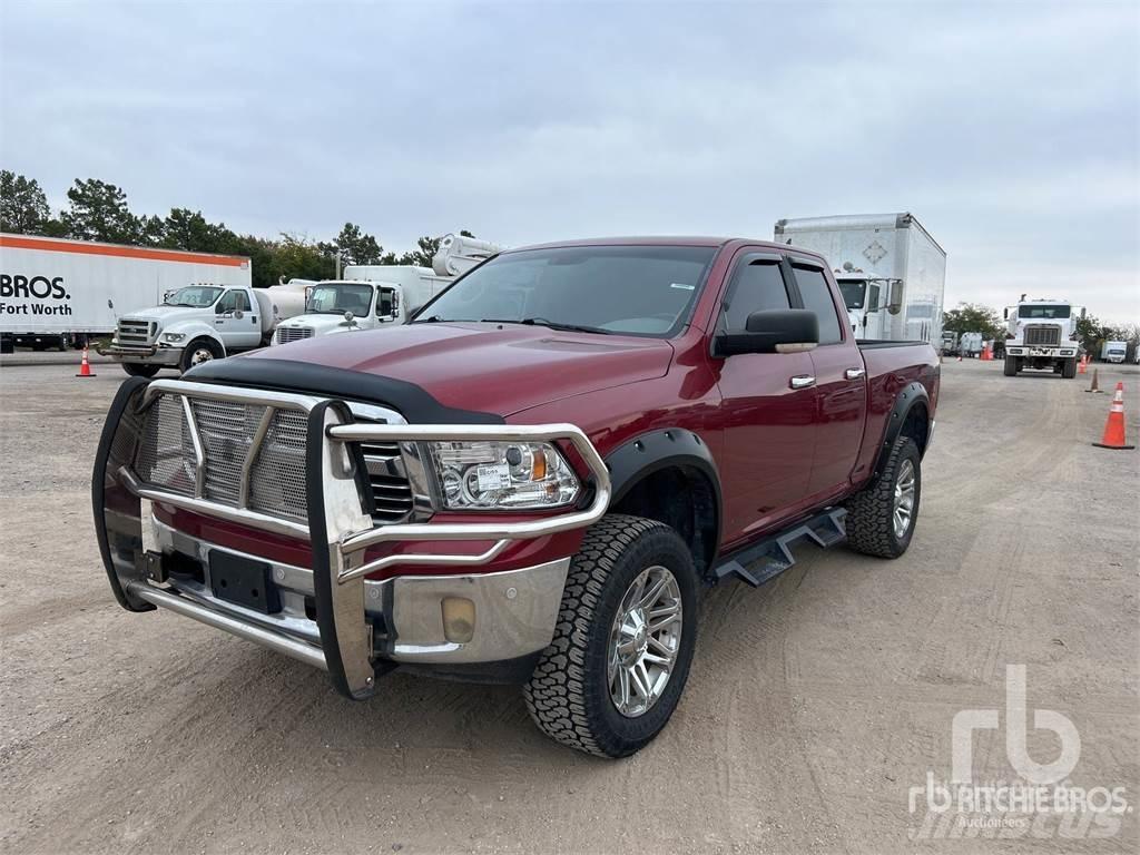 RAM 1500 Caja abierta/laterales abatibles