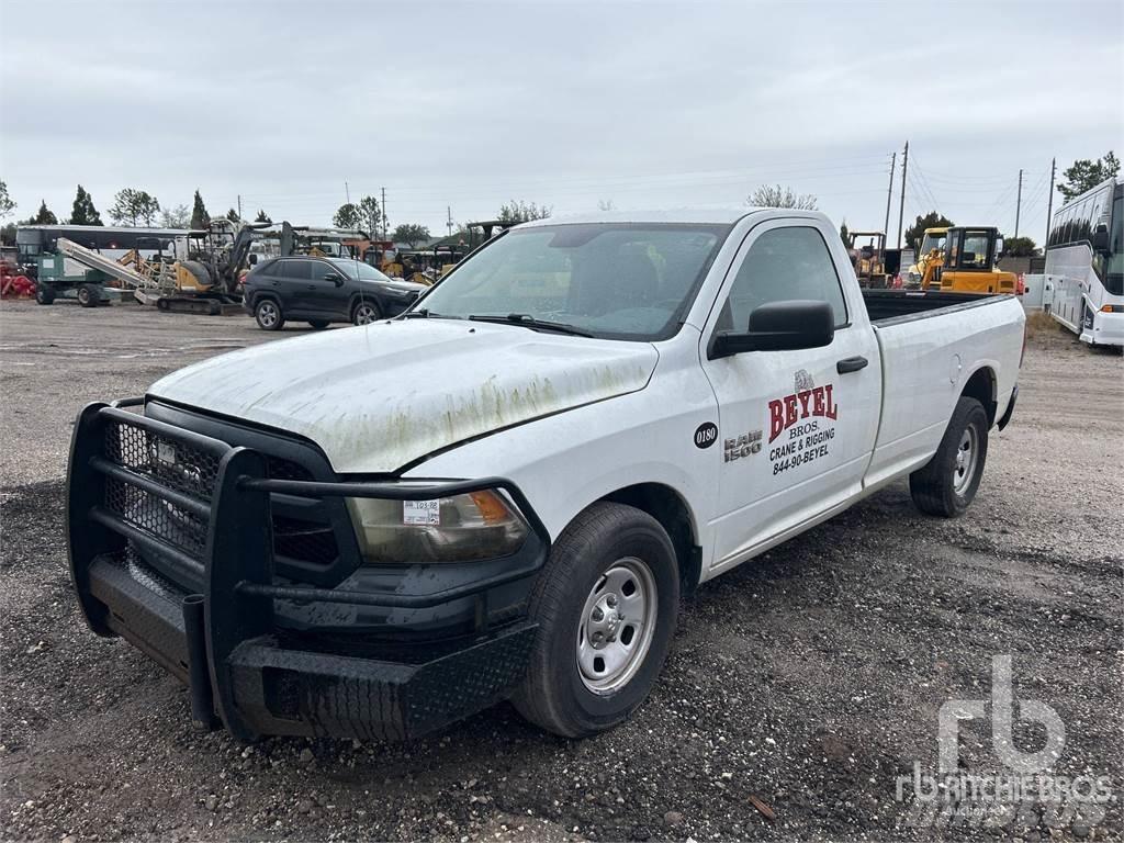 RAM 1500 Caja abierta/laterales abatibles