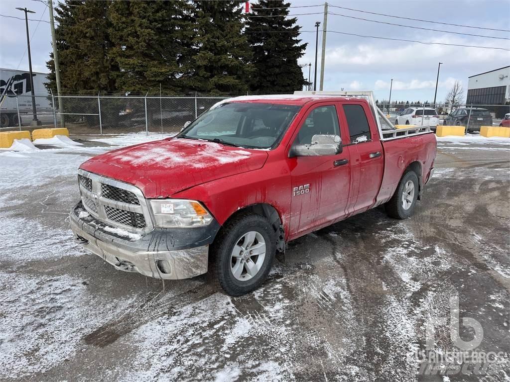 RAM 1500 Caja abierta/laterales abatibles