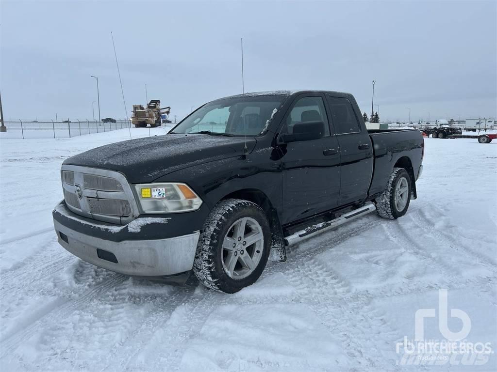 RAM 1500 Caja abierta/laterales abatibles