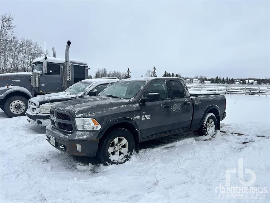 RAM 1500 Caja abierta/laterales abatibles