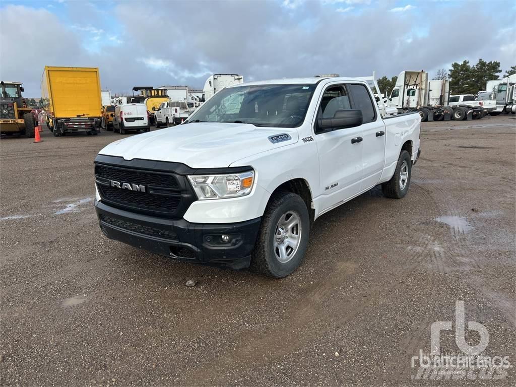 RAM 1500 Caja abierta/laterales abatibles