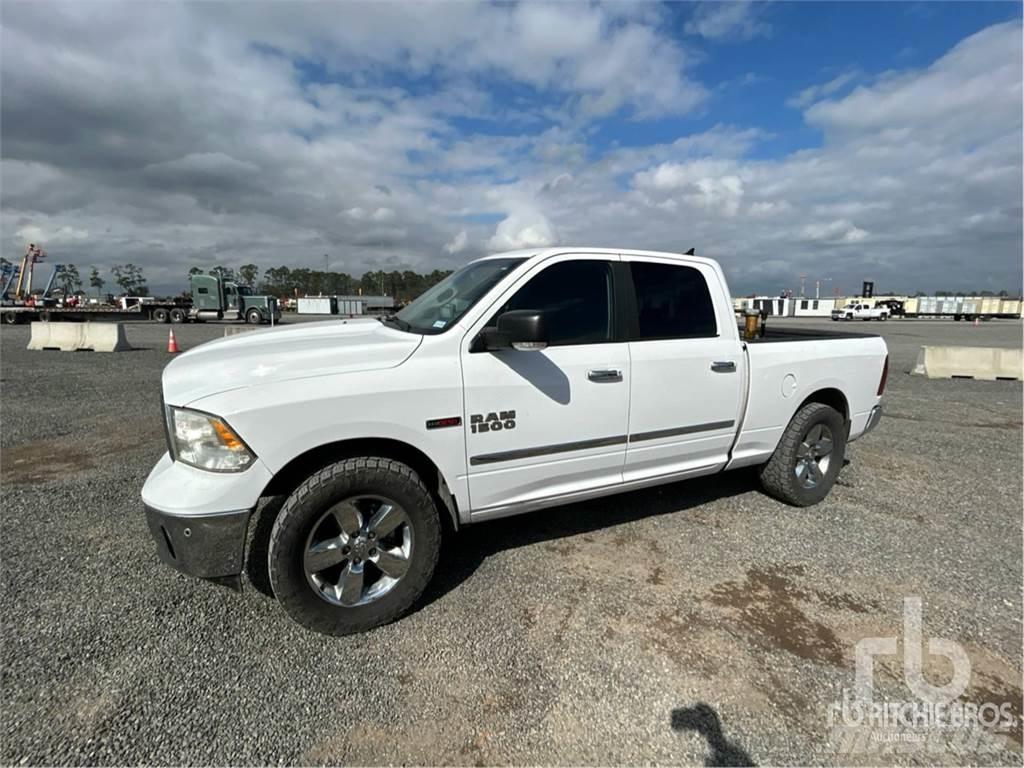 RAM 1500 Caja abierta/laterales abatibles