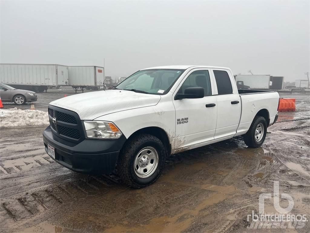 RAM 1500 Caja abierta/laterales abatibles