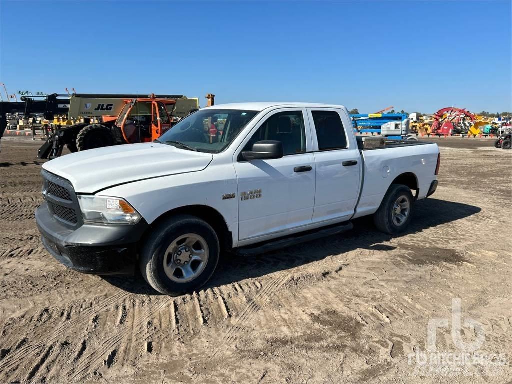 RAM 1500 Caja abierta/laterales abatibles