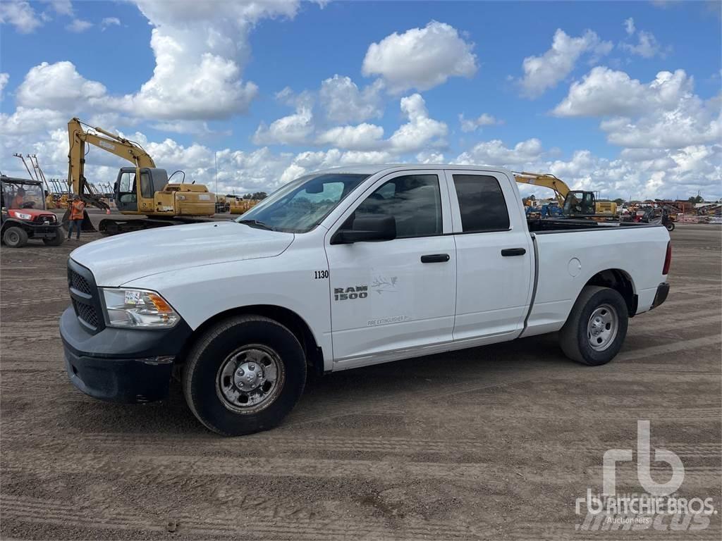 RAM 1500 Caja abierta/laterales abatibles