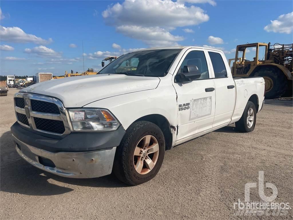 RAM 1500 Caja abierta/laterales abatibles