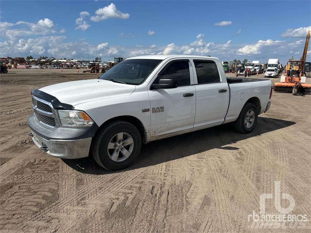 RAM 1500 Caja abierta/laterales abatibles