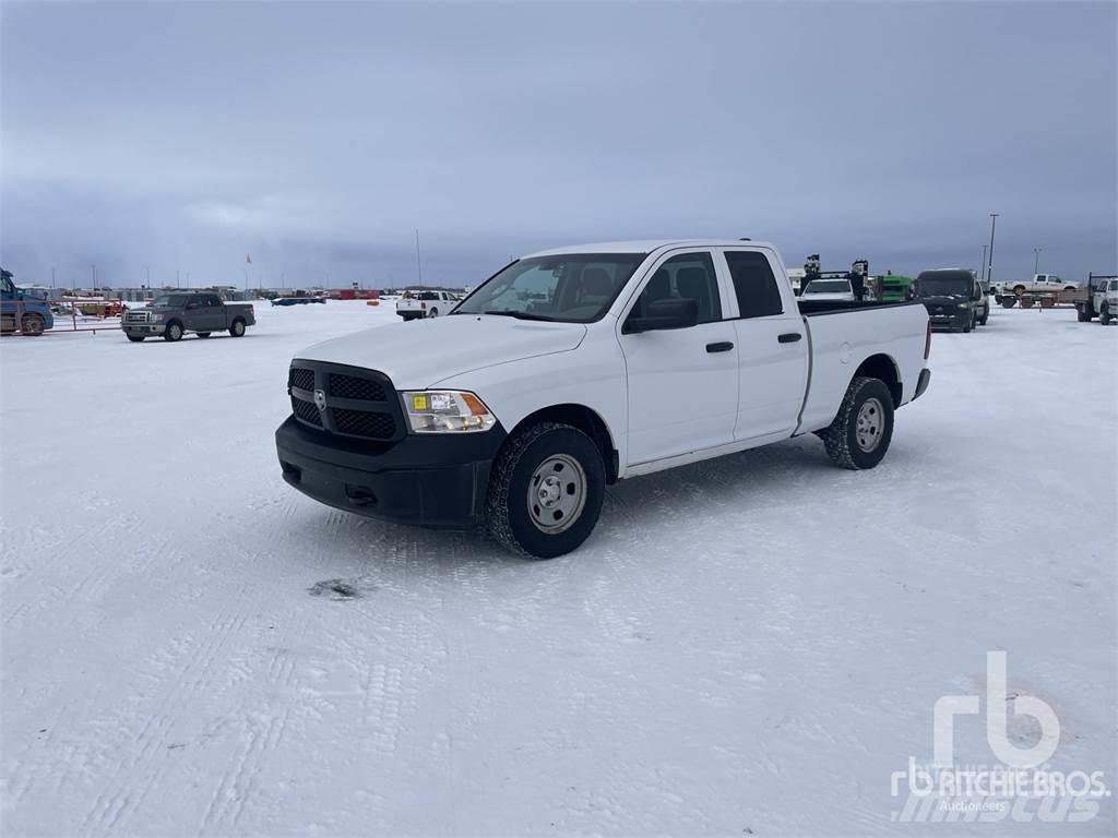 RAM 1500 Caja abierta/laterales abatibles