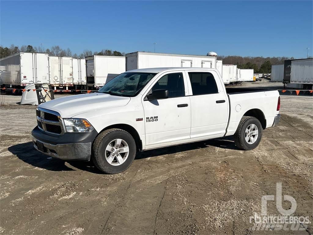 RAM 1500 Caja abierta/laterales abatibles