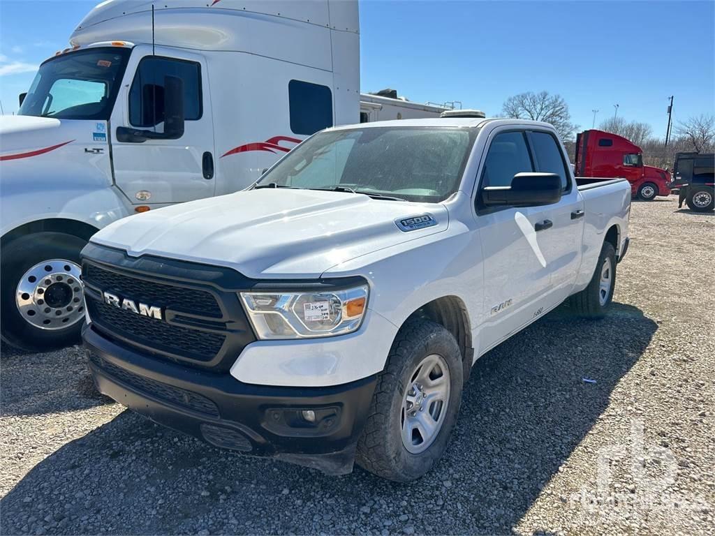 RAM 1500 Caja abierta/laterales abatibles