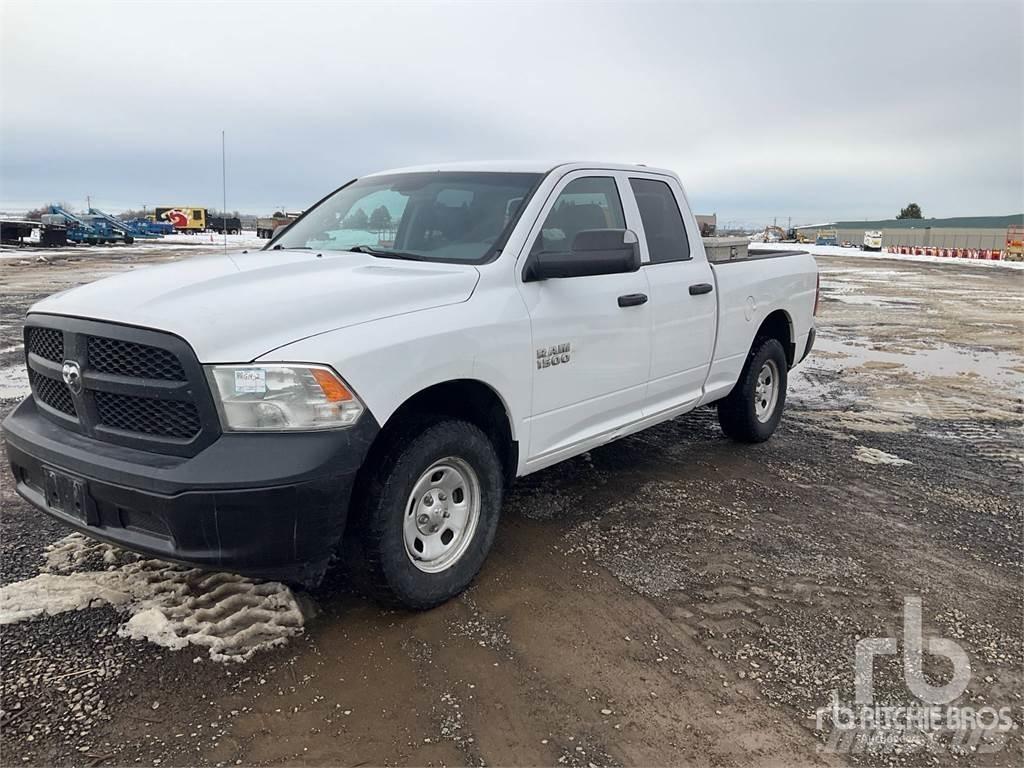 RAM 1500 Caja abierta/laterales abatibles