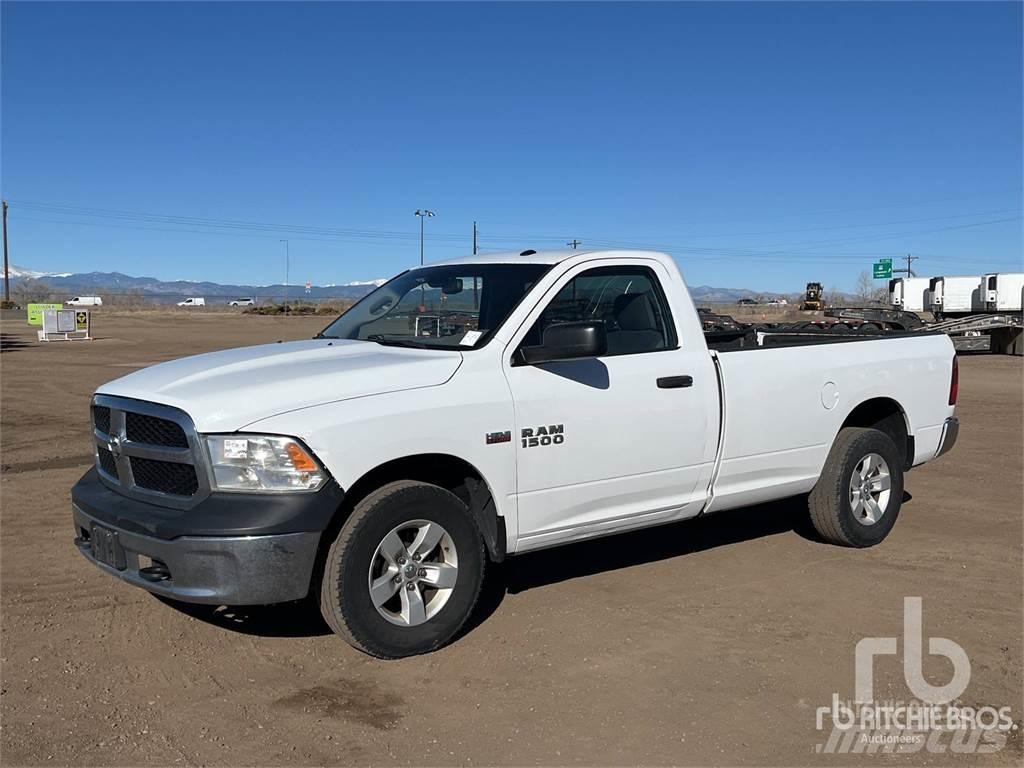 RAM 1500 Caja abierta/laterales abatibles