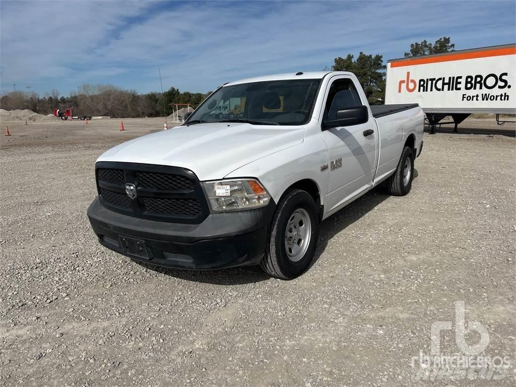 RAM 1500 Caja abierta/laterales abatibles