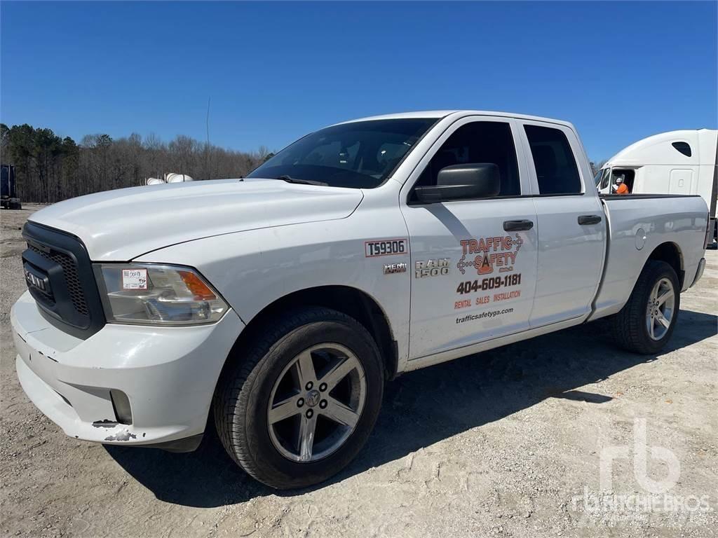 RAM 1500 Caja abierta/laterales abatibles