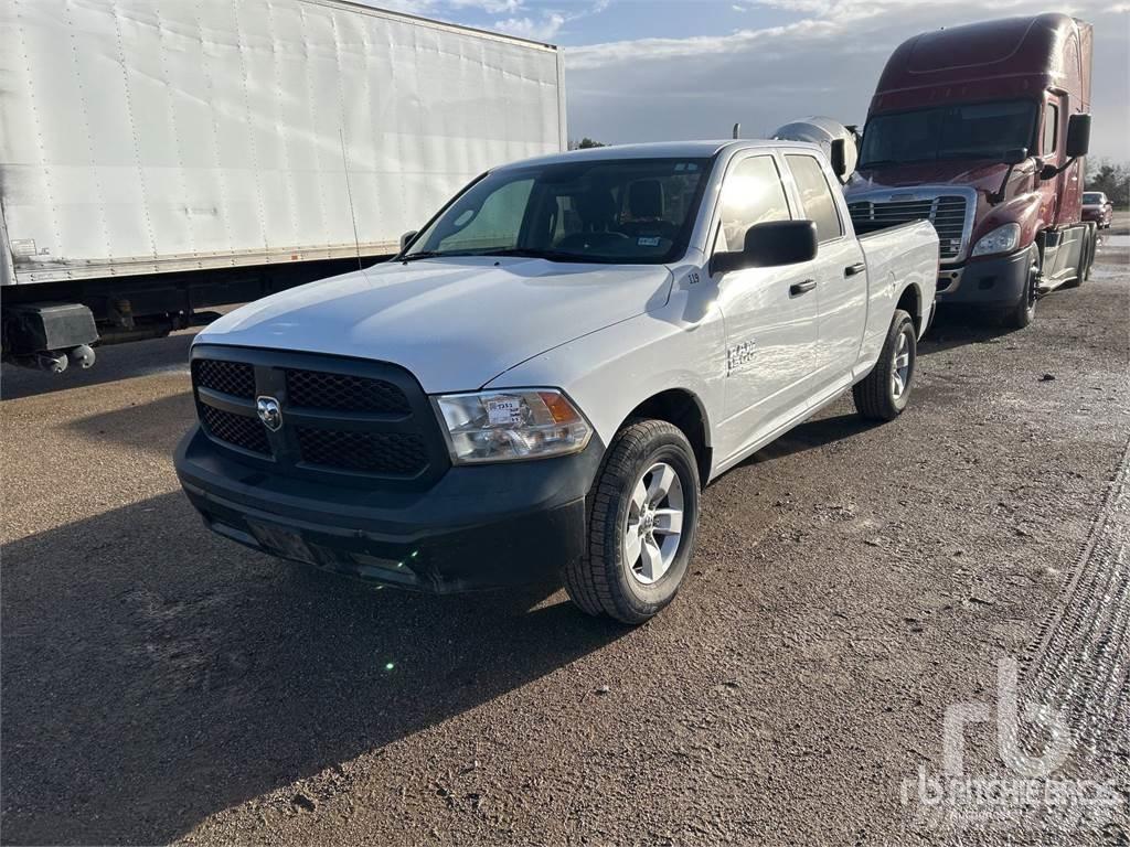 RAM 1500 Caja abierta/laterales abatibles