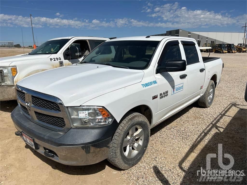 RAM 1500 Caja abierta/laterales abatibles