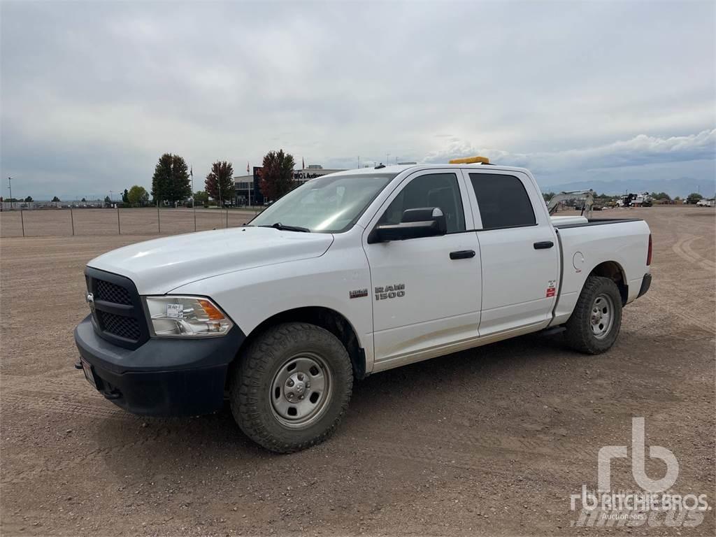 RAM 1500 Caja abierta/laterales abatibles