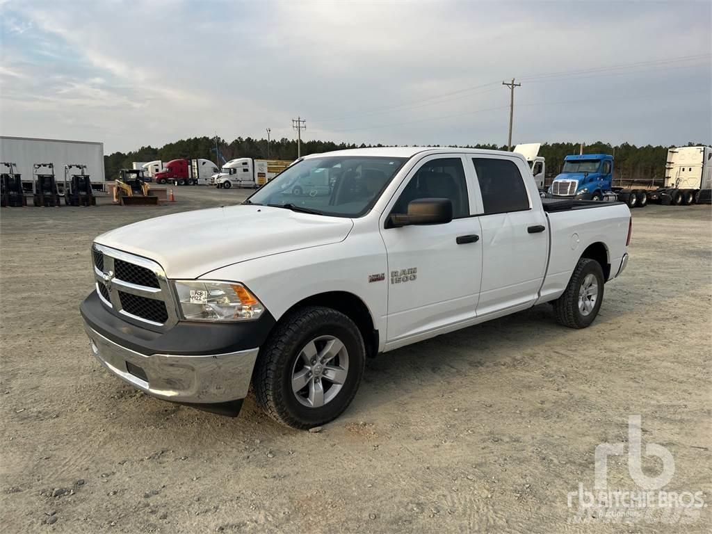 RAM 1500 Caja abierta/laterales abatibles