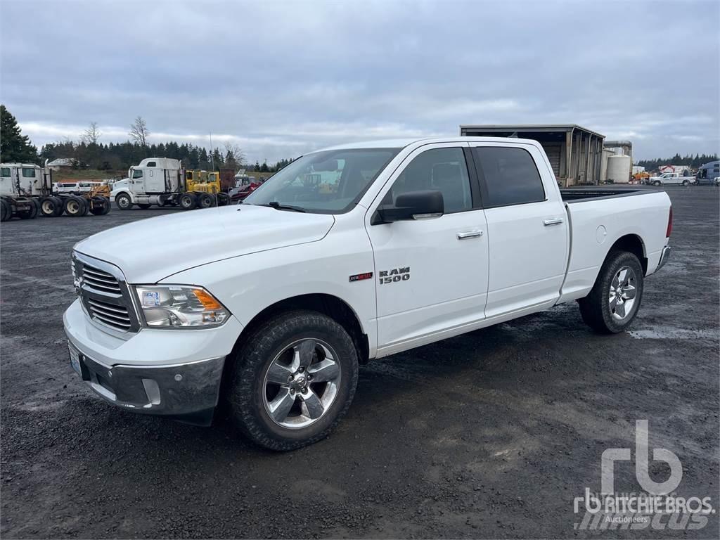 RAM 1500 Caja abierta/laterales abatibles