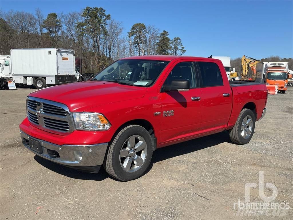 RAM 1500 Caja abierta/laterales abatibles