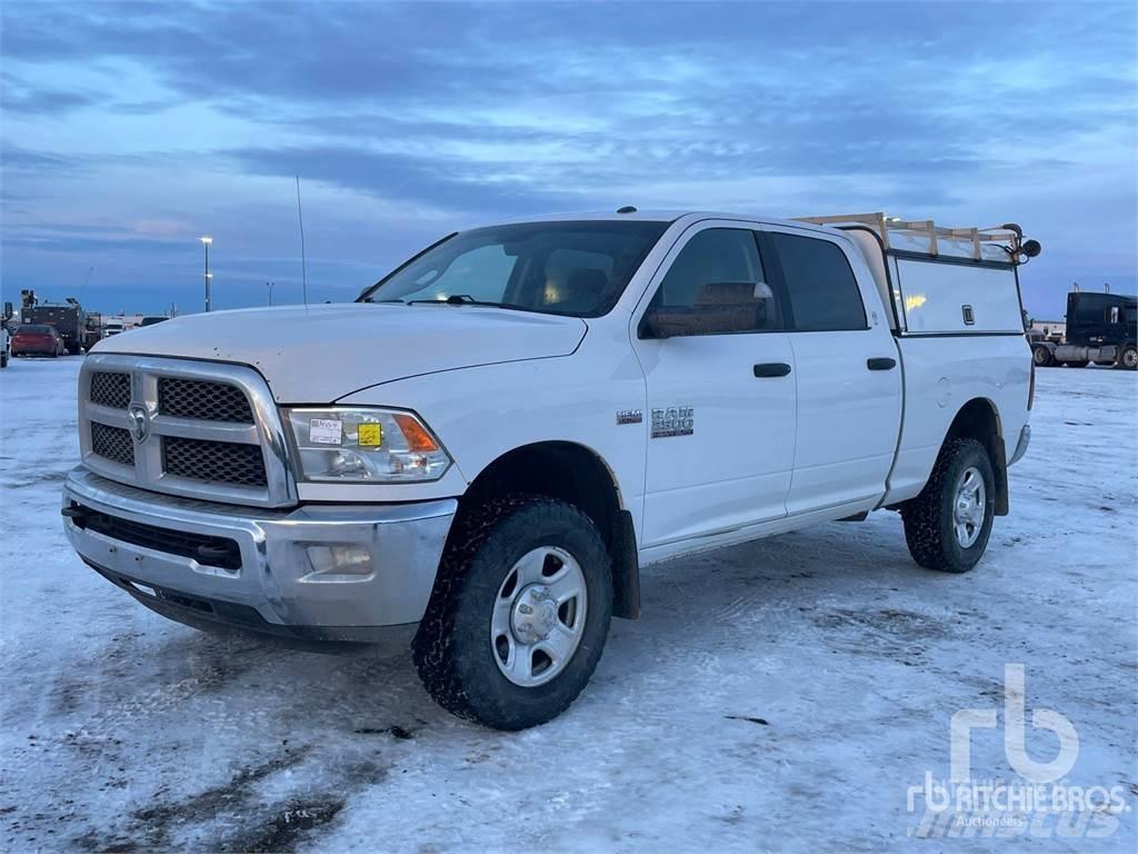 RAM 2500 Caja abierta/laterales abatibles