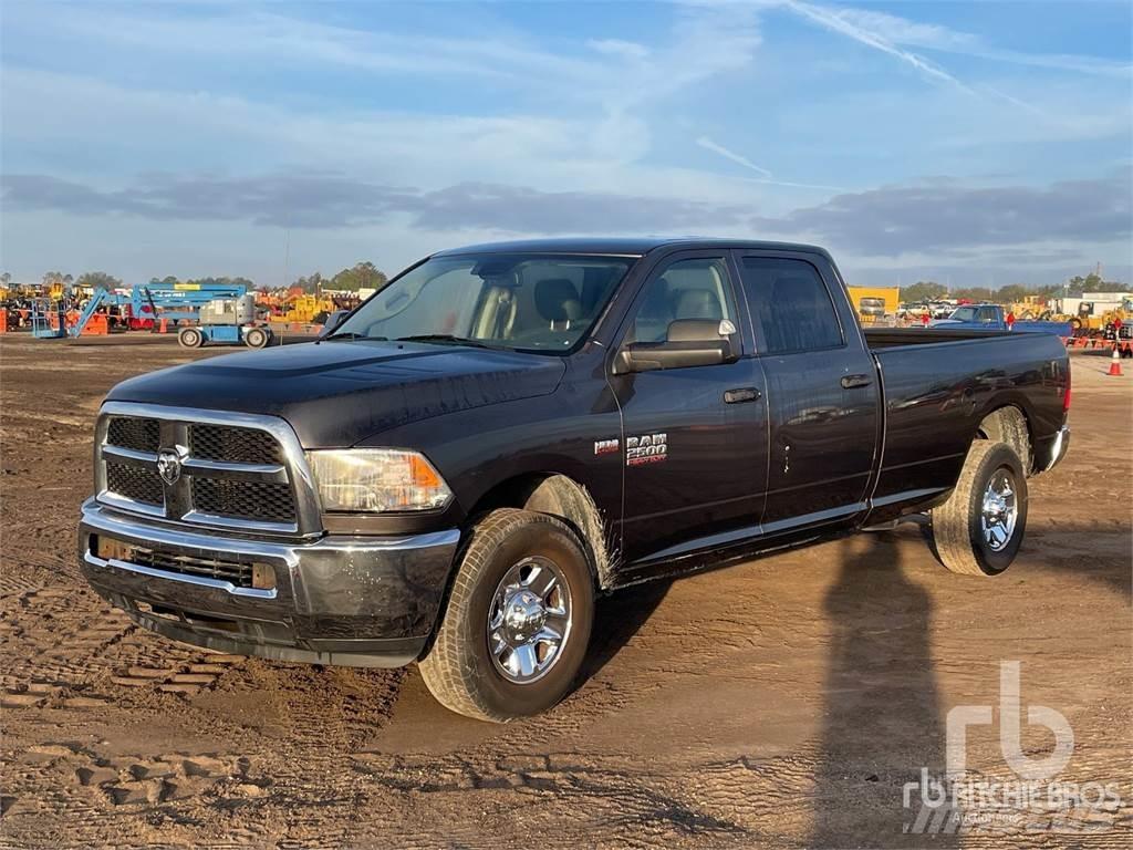 RAM 2500 Caja abierta/laterales abatibles