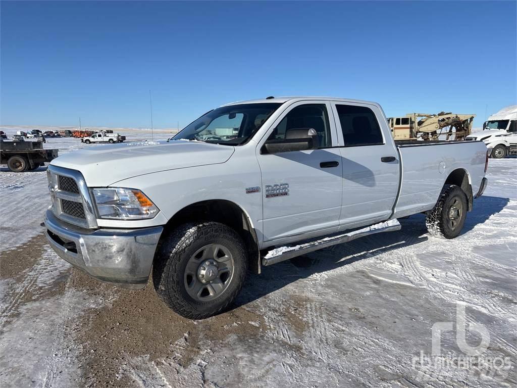 RAM 2500 Caja abierta/laterales abatibles