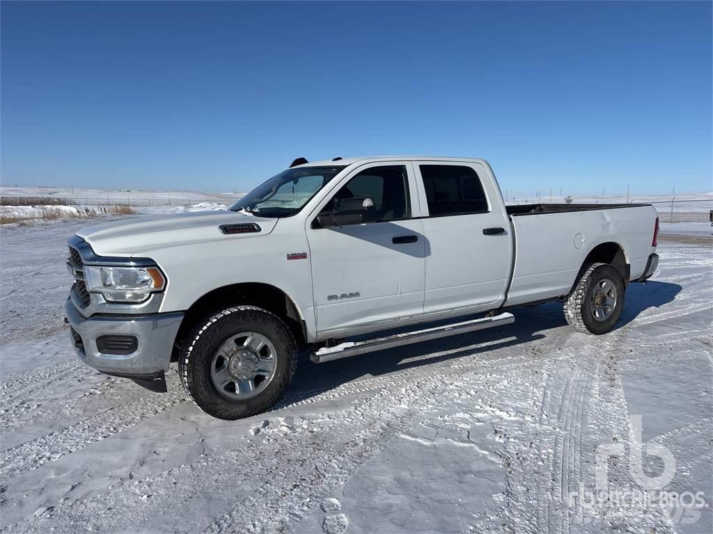 RAM 2500 Caja abierta/laterales abatibles