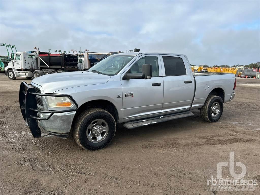 RAM 2500 Caja abierta/laterales abatibles