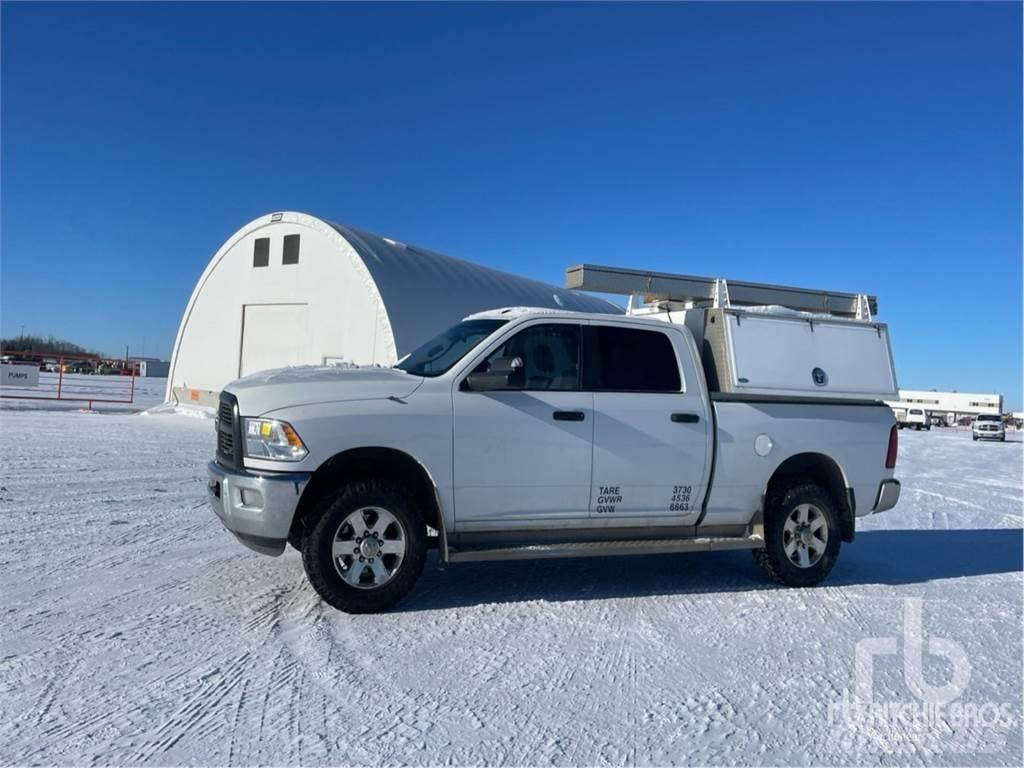 RAM 2500 Caja abierta/laterales abatibles