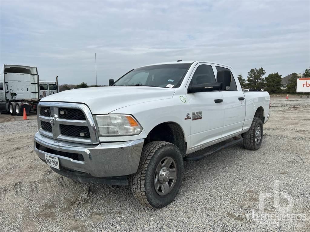 RAM 2500 Caja abierta/laterales abatibles