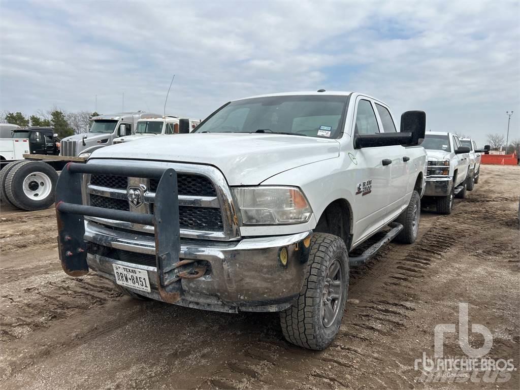 RAM 2500 Caja abierta/laterales abatibles