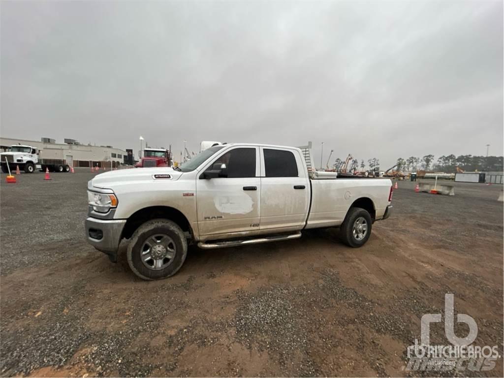 RAM 2500 Caja abierta/laterales abatibles