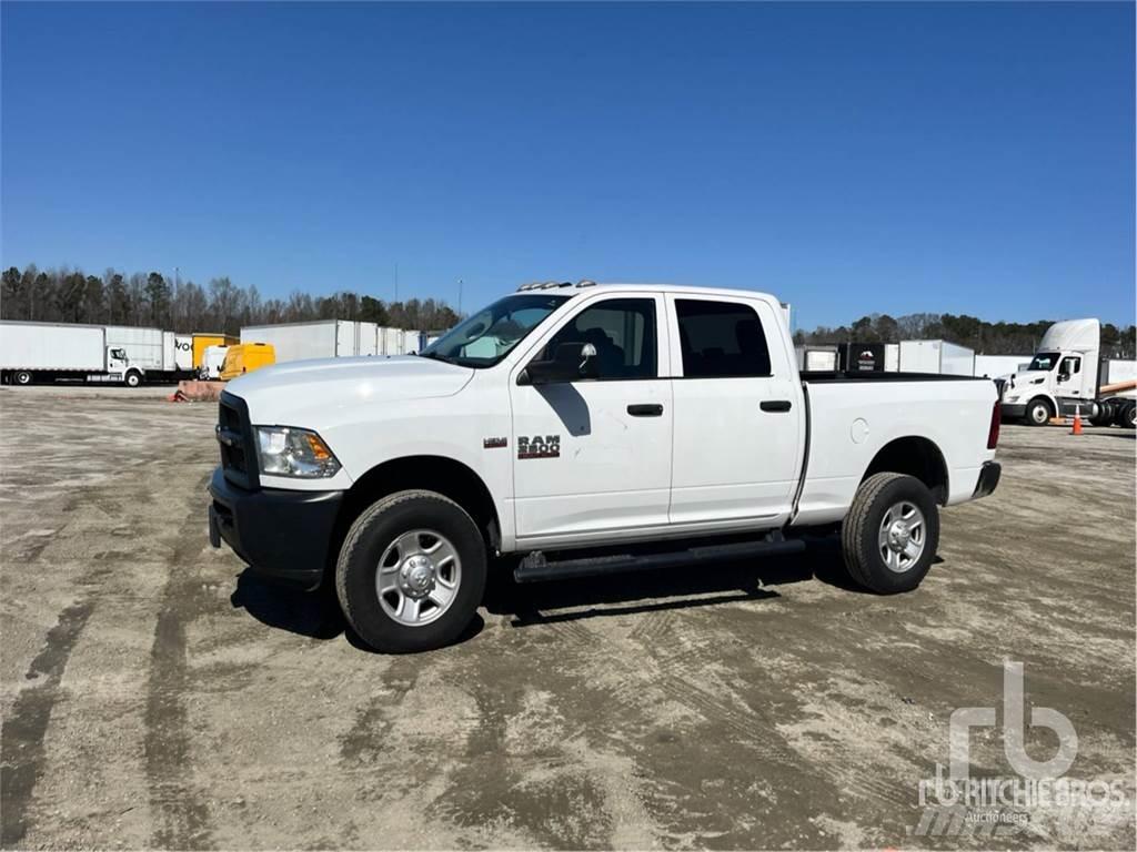 RAM 2500 Caja abierta/laterales abatibles