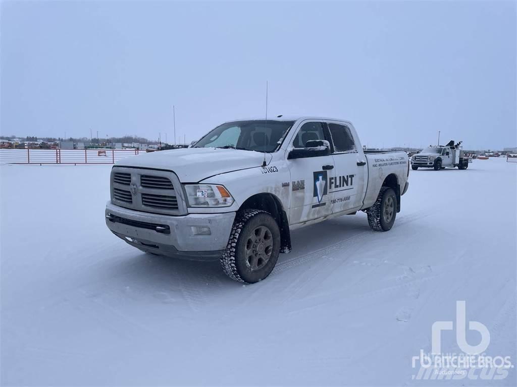 RAM 2500 Caja abierta/laterales abatibles