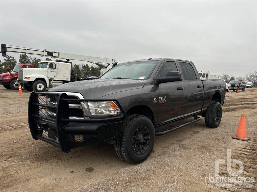 RAM 2500 Caja abierta/laterales abatibles