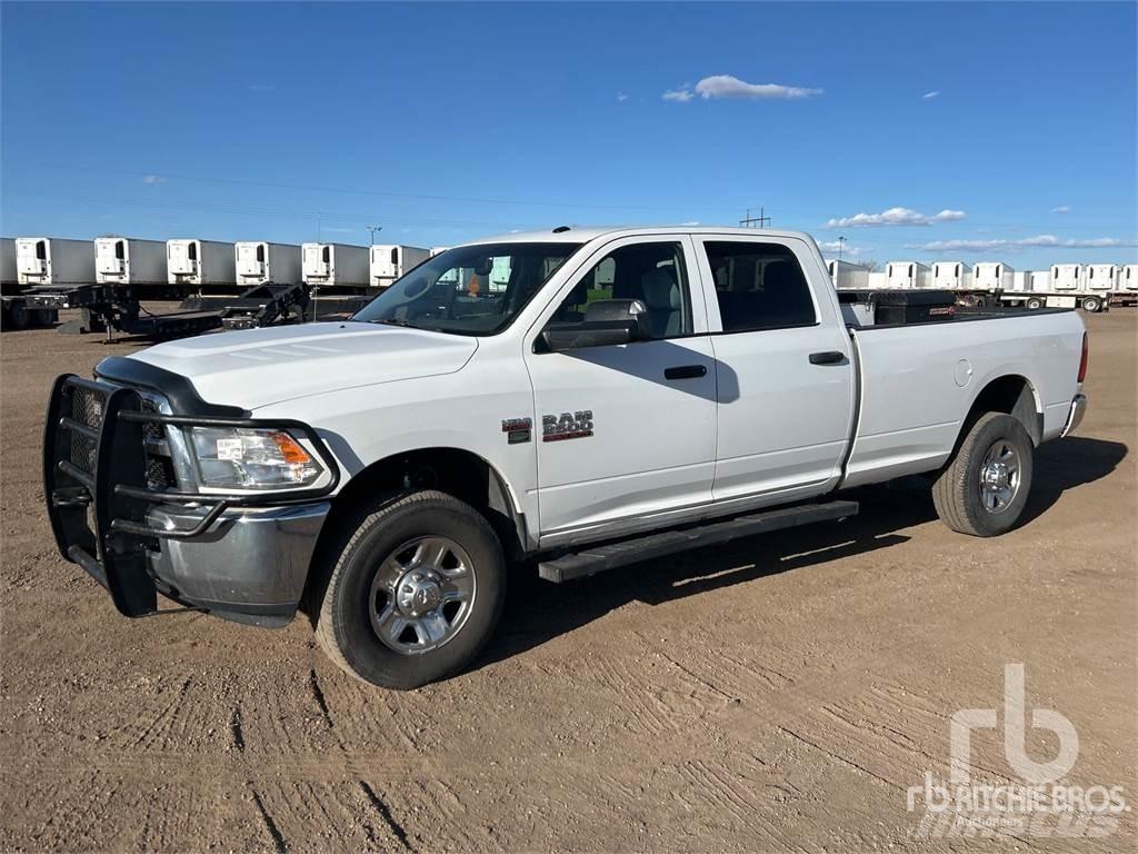 RAM 2500 Caja abierta/laterales abatibles