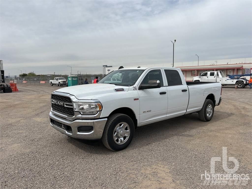 RAM 2500 Caja abierta/laterales abatibles