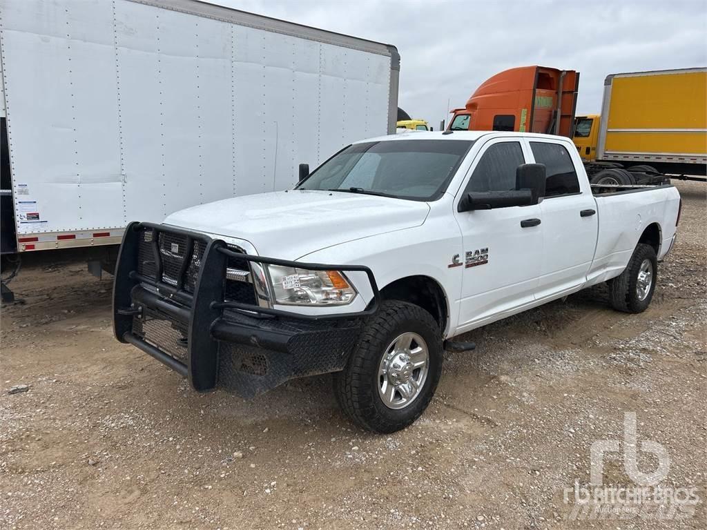 RAM 2500 Caja abierta/laterales abatibles