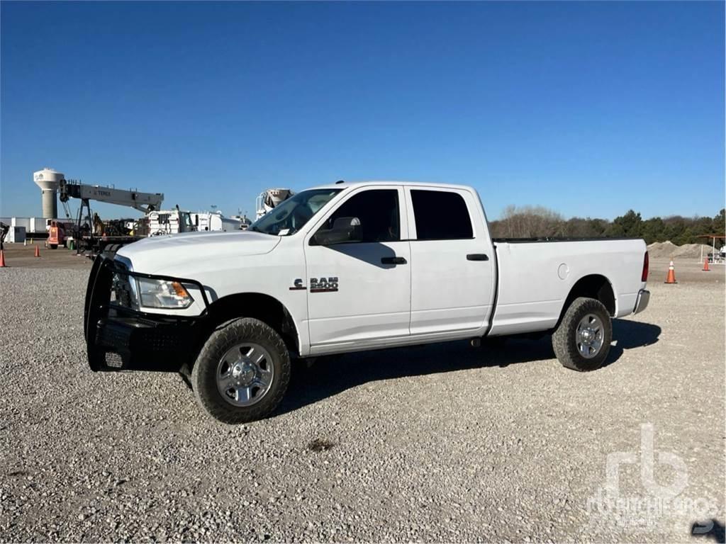 RAM 2500 Caja abierta/laterales abatibles