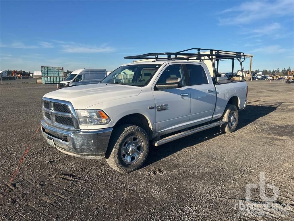 RAM 2500 Caja abierta/laterales abatibles