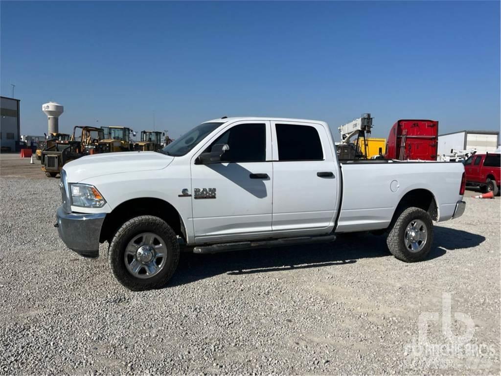 RAM 2500 Caja abierta/laterales abatibles