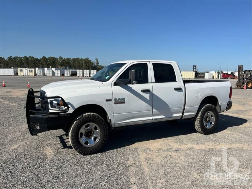 RAM 3500 Caja abierta/laterales abatibles