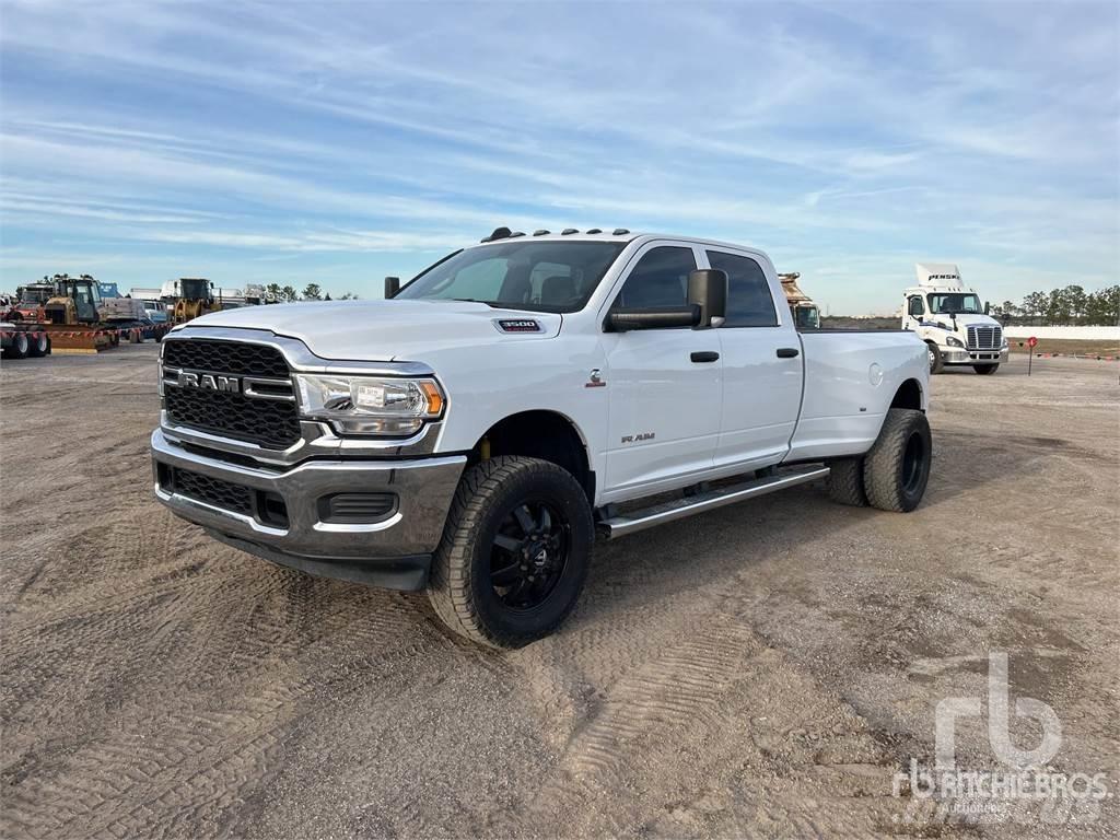 RAM 3500 Caja abierta/laterales abatibles