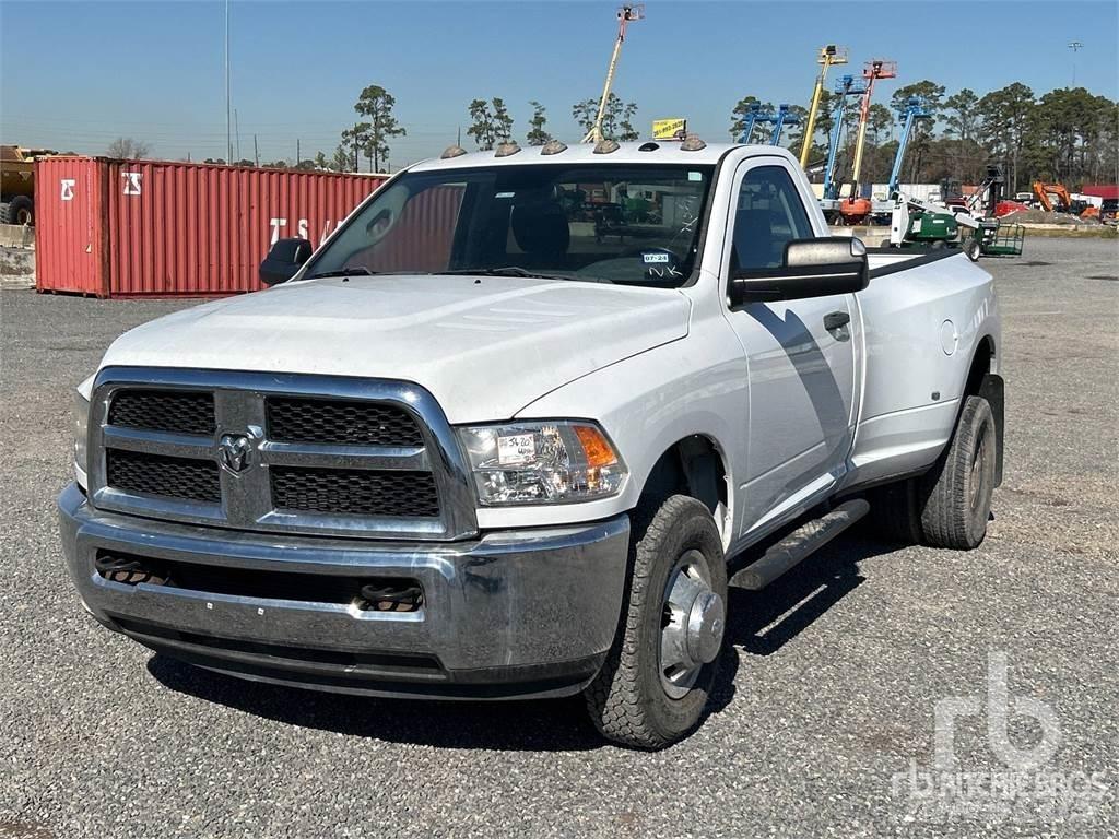 RAM 3500 Caja abierta/laterales abatibles