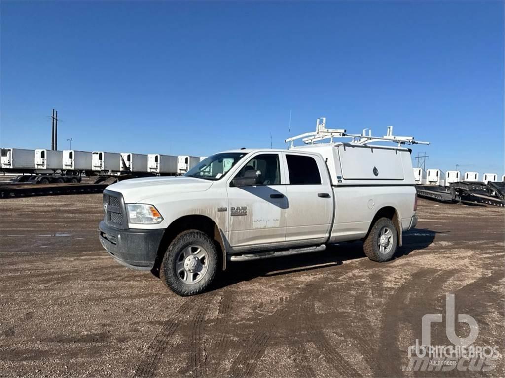 RAM 3500 Caja abierta/laterales abatibles