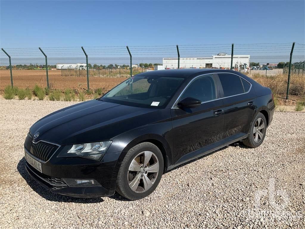 Skoda SUPERB Carros