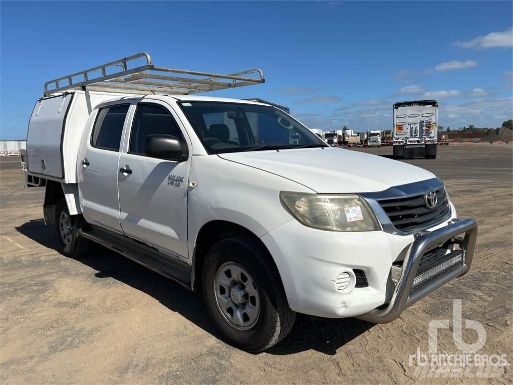 Toyota HILUX Caja abierta/laterales abatibles